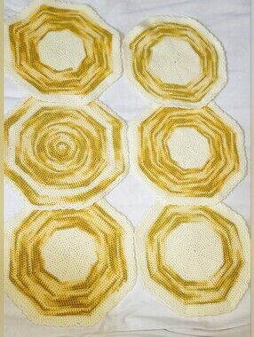Set Of 6 Vintage Yellow And White Crocheted Placemats In Prestine Condition